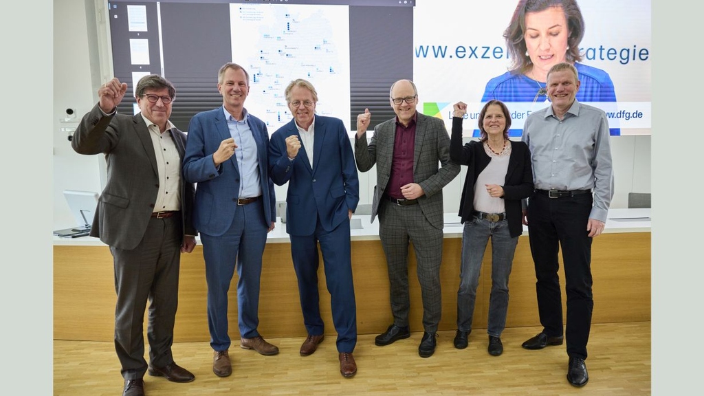 KIT Succeeds with its Proposals on Battery Research and 3D Designer Materials. LTR: Professor Thomas Hirth, Vice President Transfer and International Affairs; Professor Oliver Kraft, Vice President Research; Professor Jan S. Hesthaven, KIT President; Pro