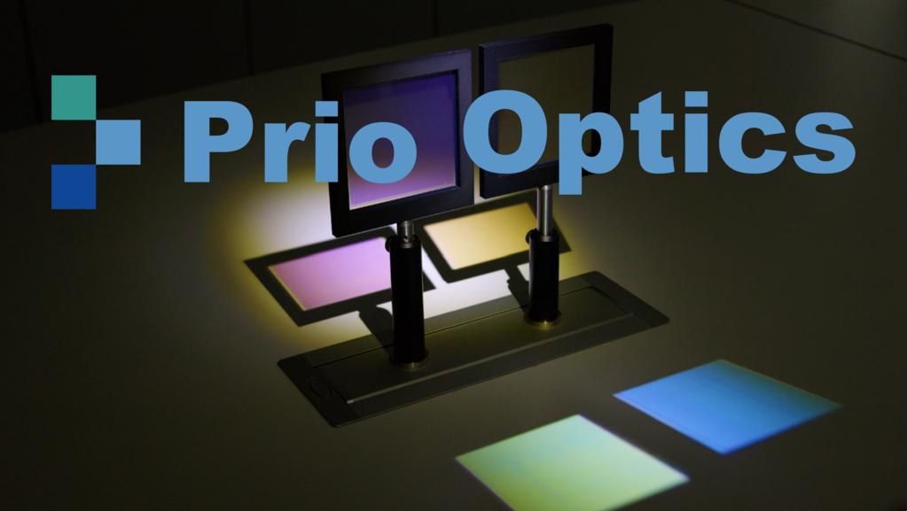 Zwei farbige Filter im Licht, mit dem Schriftzug "Prio Optics" darüber.